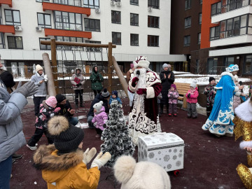 Дед Мороз и Снегурочка поздравили детей!