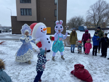Новогодние праздники во дворах